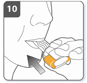 Помістити мундштук у рот та щільно стиснути губи навколо нього.