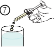•	ввести вміст шприца у склянку з водою або пляшку для годування, притиснувши поршень до дна шприца